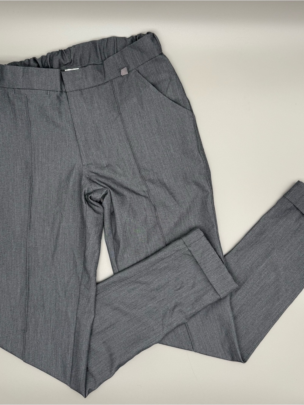 Figs Satura Scrub Pants Women’s XXS Heather Gray Seamed Front Cuffed Hem